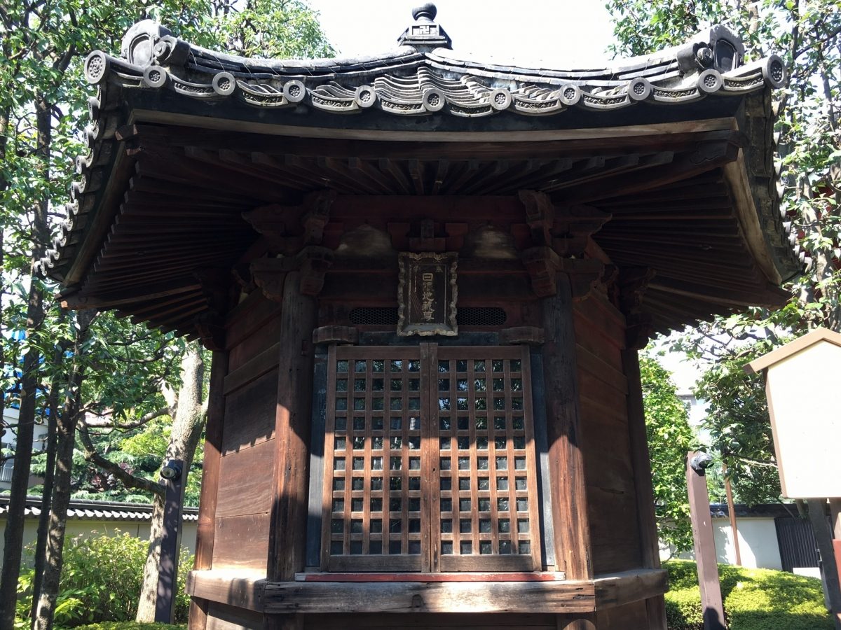 <54_asakusa_六角堂アップ>
